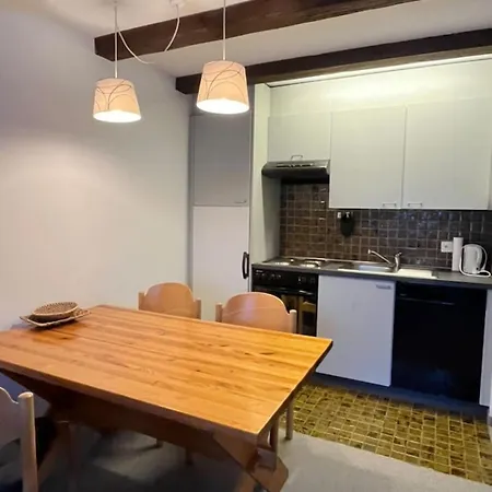Retro Near Cable Car Apartment
